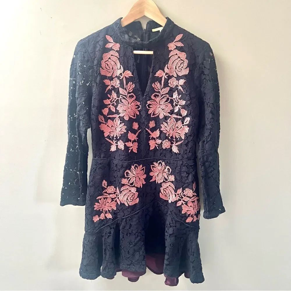 - Gianni Bini black lace embroidered dress size L